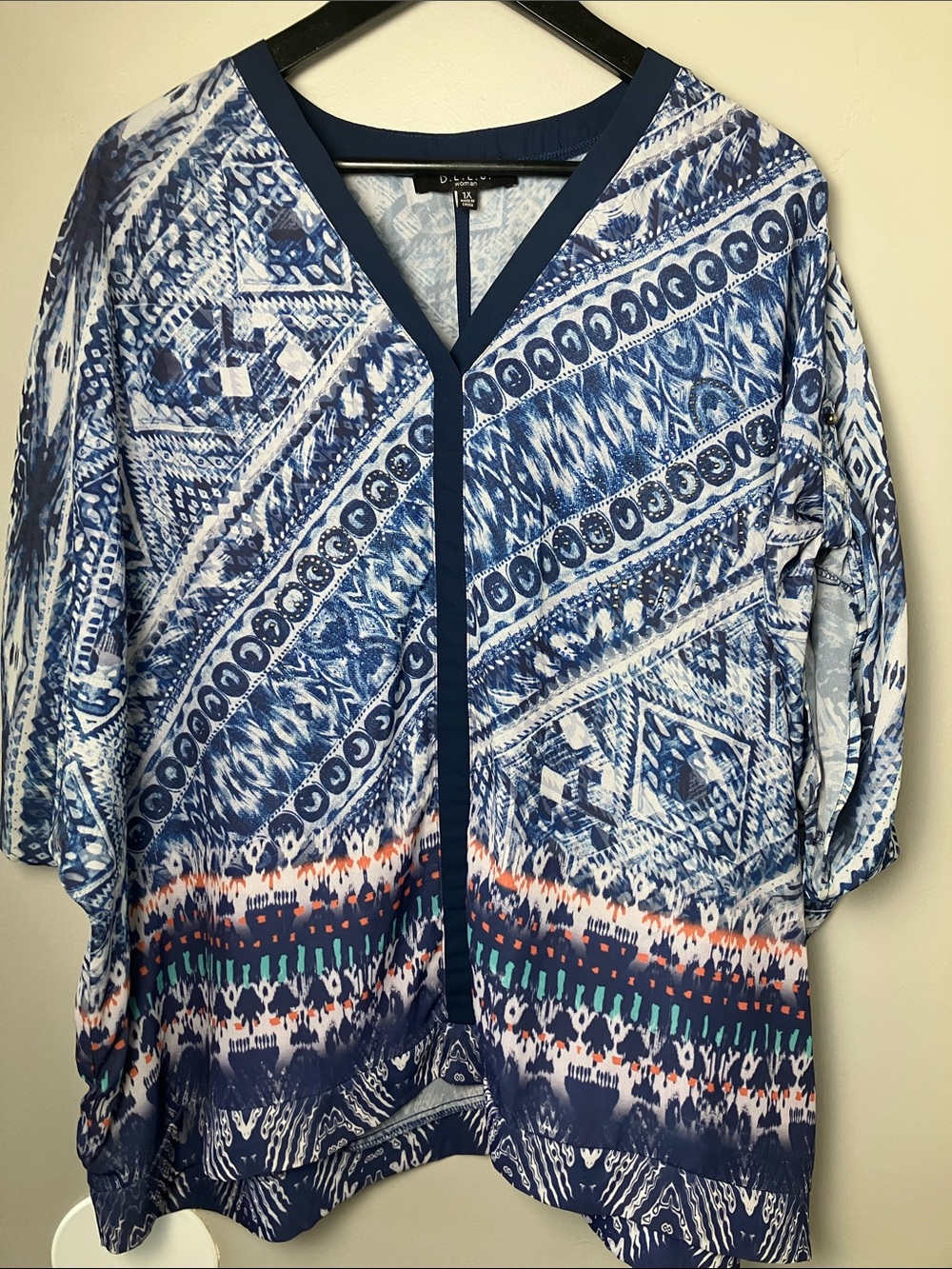 B.L.E.U. Plus Size Blue Patterned V-Neck Women’s Top Lightweight Casual Size 1X